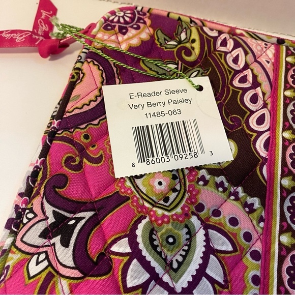 New with tags Vera Bradley e-reader sleeve Very Berry Paisley - Picture 4 of 4